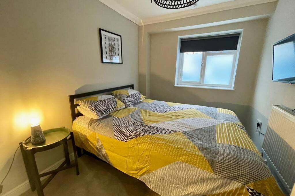 Stylish Modern Two Bedroom Apartment With Garden Cardiff Exterior foto